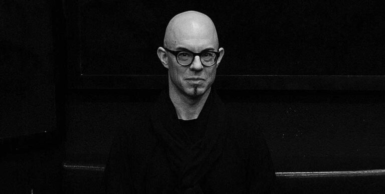 Black and white portrait of musician Nik Bärtsch.