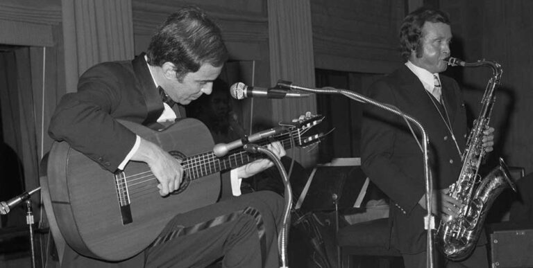 Black and white photo of Joao Gilberto playing the guitar and Stan Getz playing the saxophone.